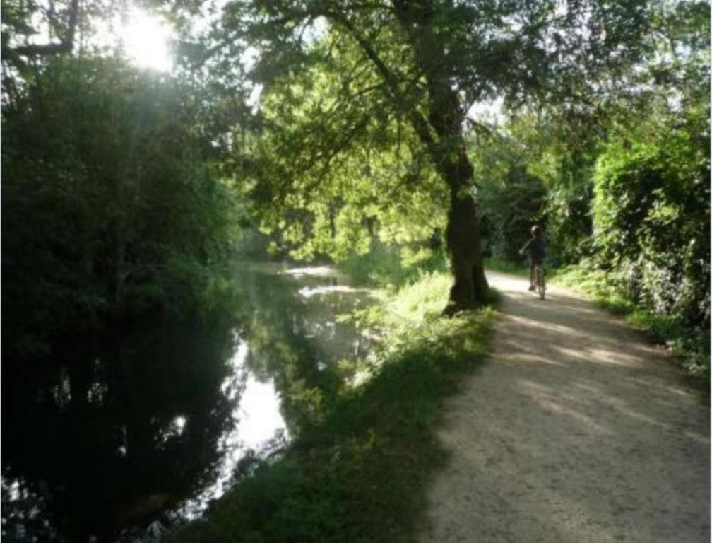 Au Charme Des Marais Bourges